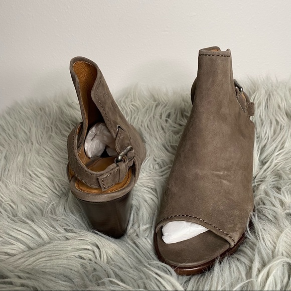 NIB Frye Dani Shield Sling in Dark Taupe - Picture 5 of 8